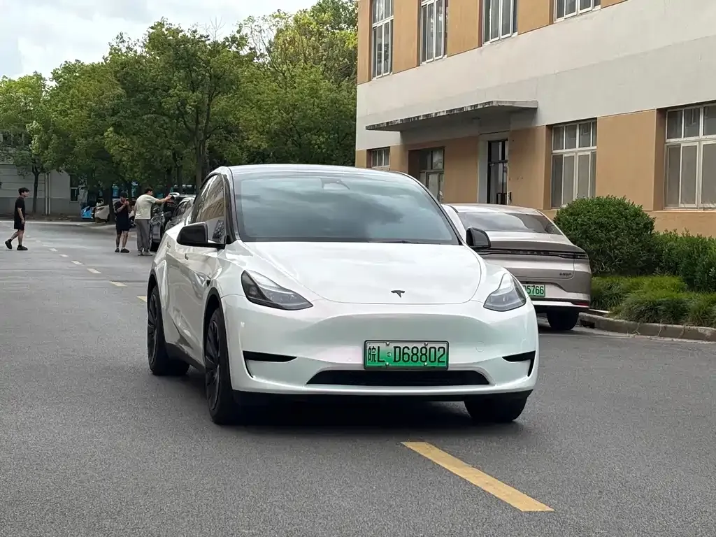 Tesla Model Y — фото 4