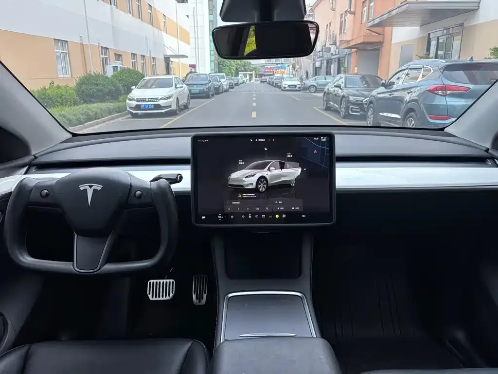 Tesla Model Y — фото 5