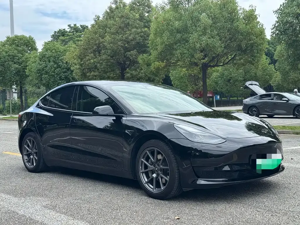 Tesla Model 3 — фото 10