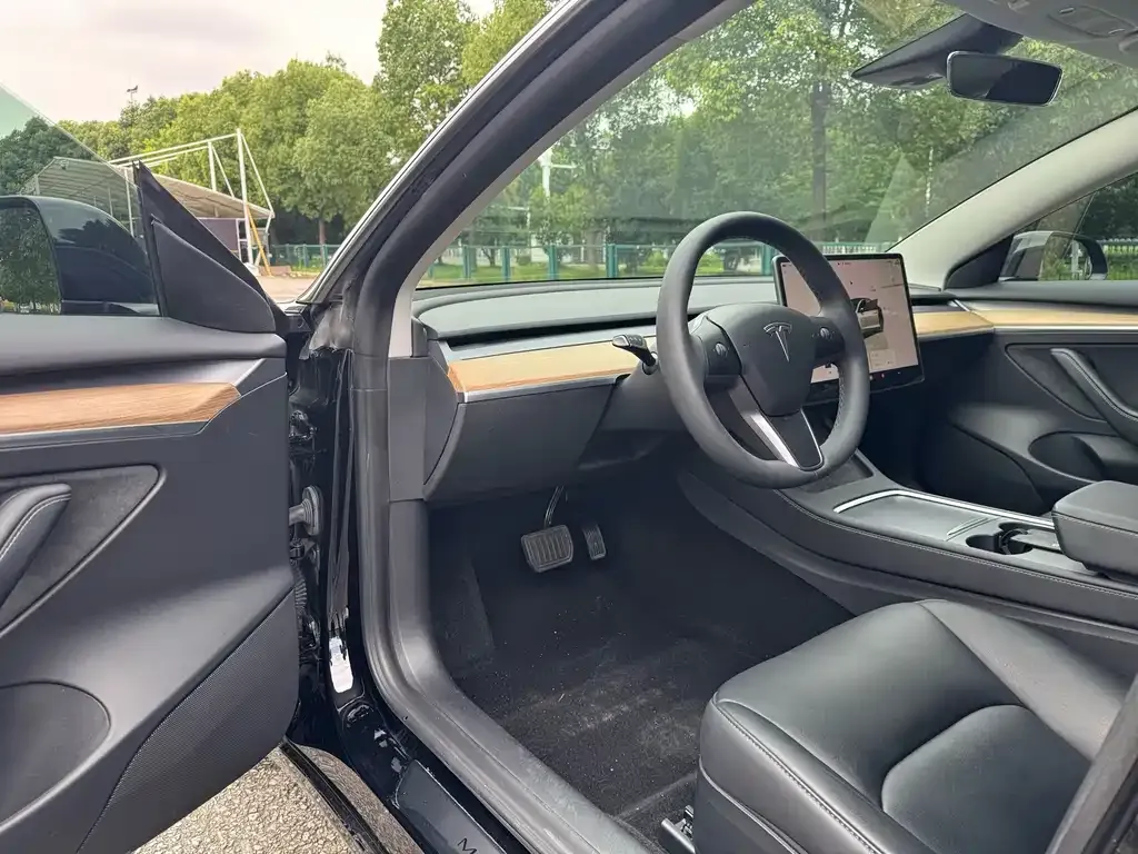 Tesla Model 3 — фото 7