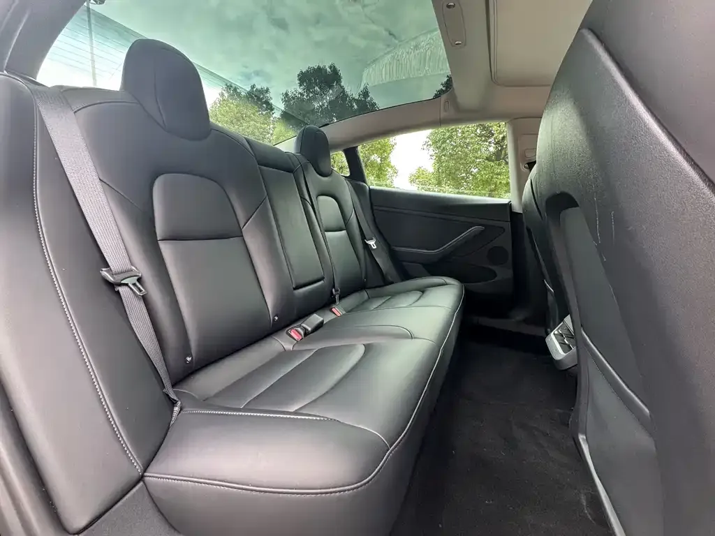Tesla Model 3 — фото 4