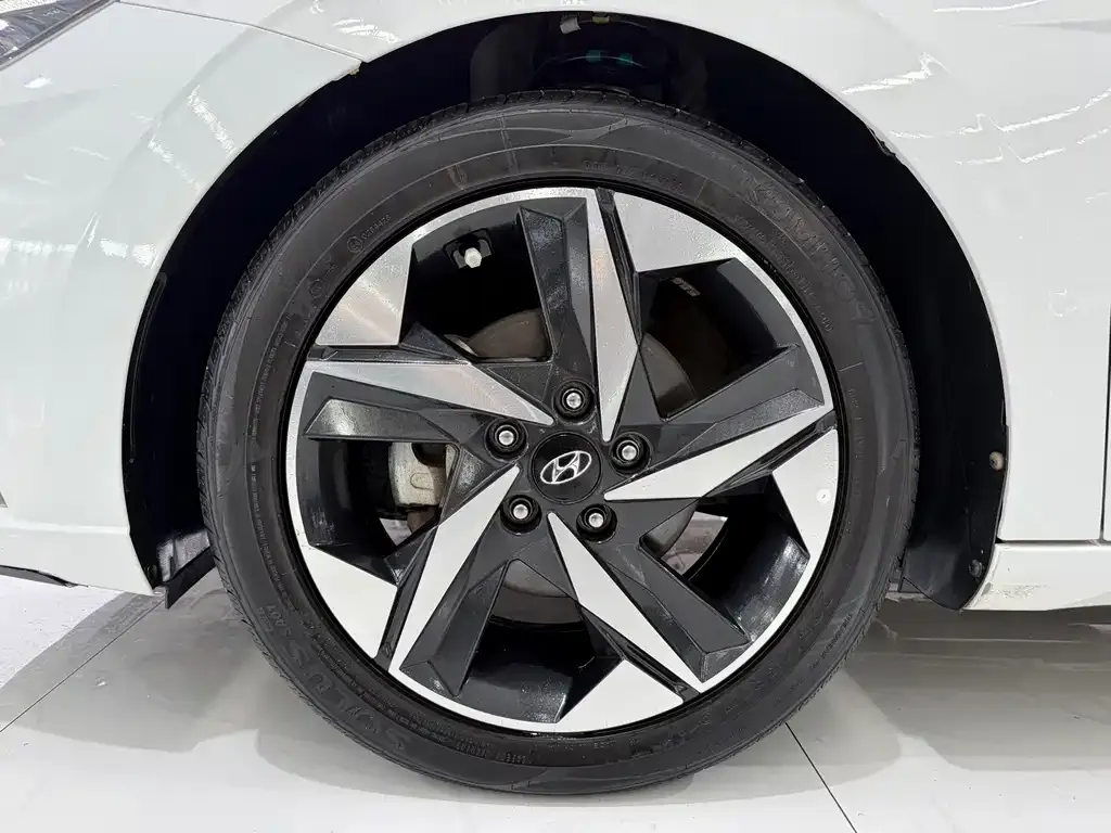 Hyundai Elantra — фото 2