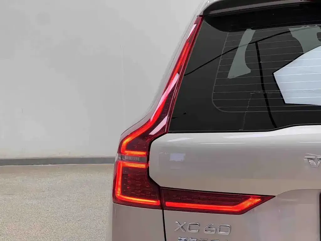 Volvo XC60 — фото 2