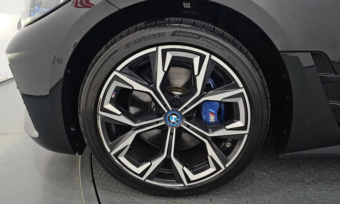 BMW i4 — фото 10