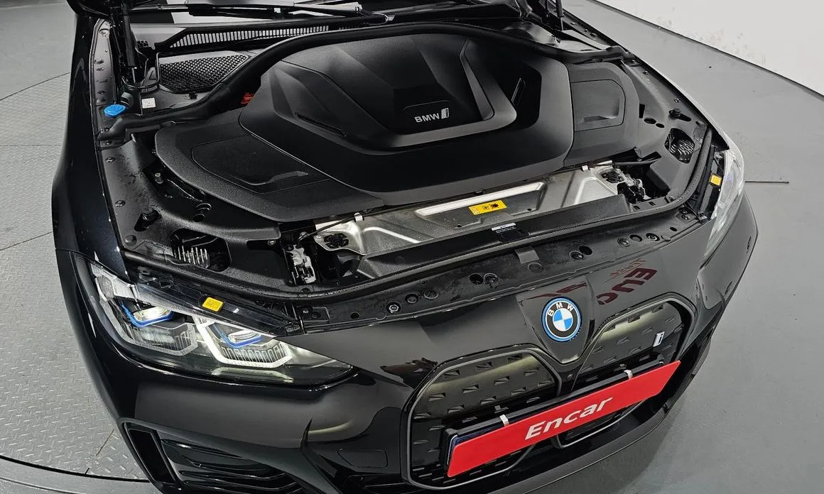 BMW i4 — фото 9
