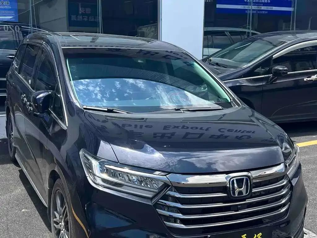 Honda Odyssey — фото 1