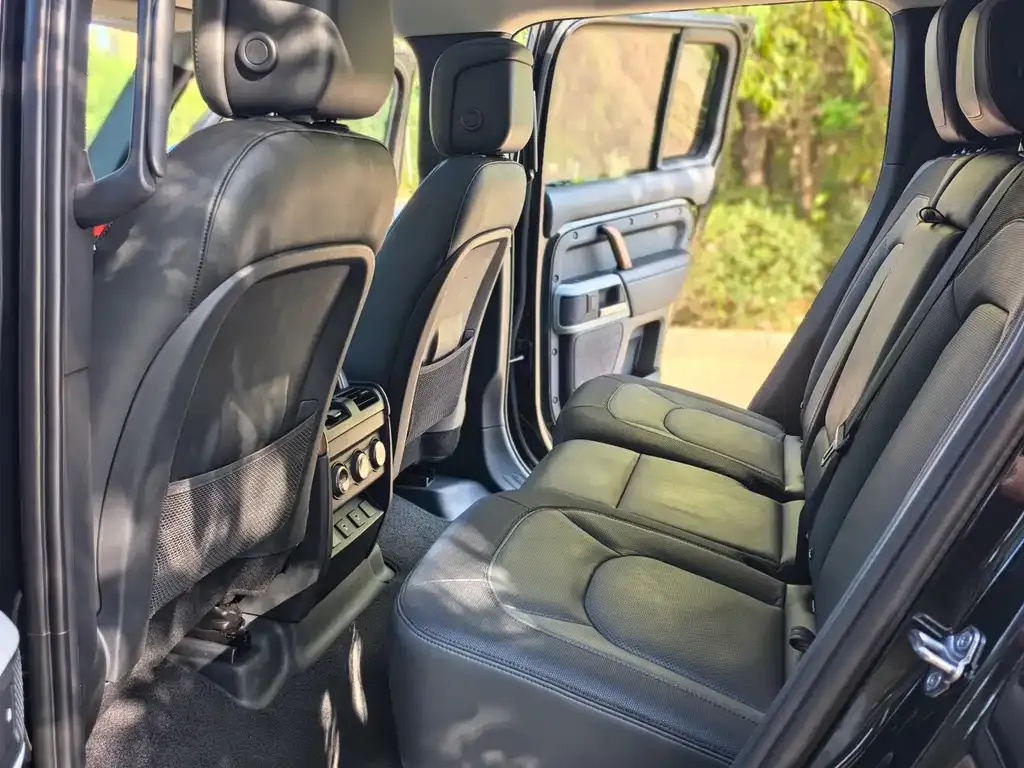 Land Rover Defender — фото 10
