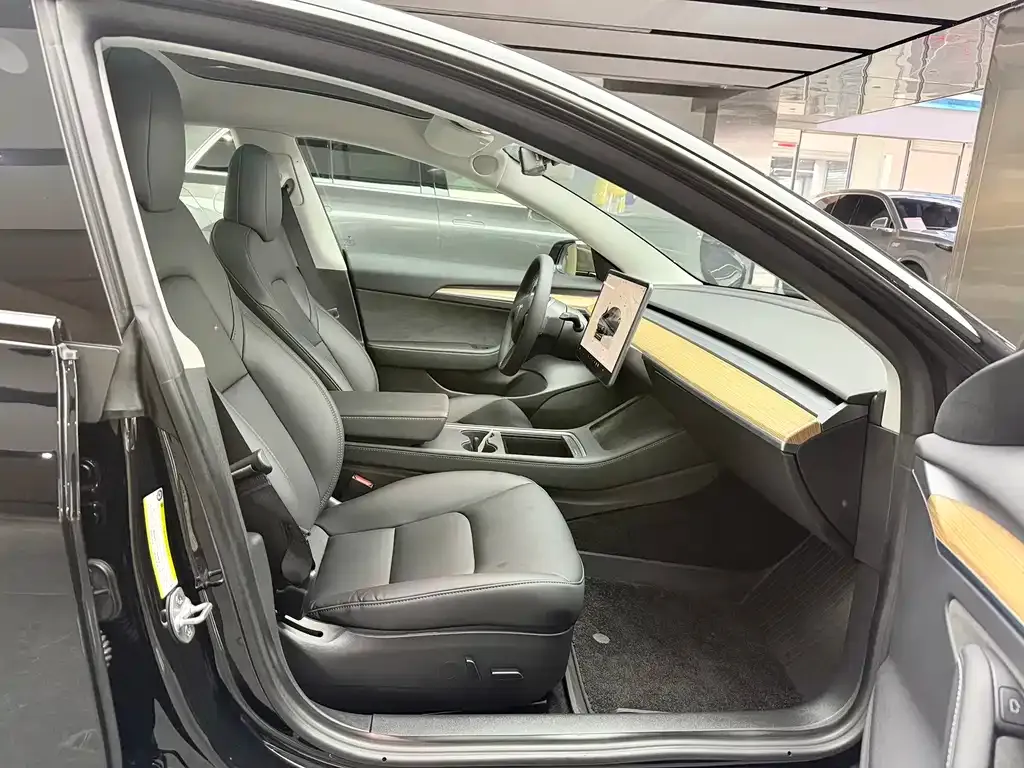Tesla Model 3 — фото 10