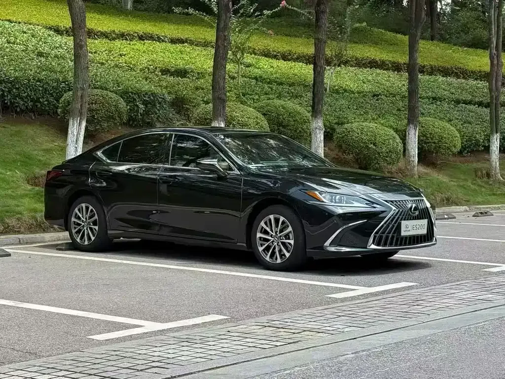 Lexus ES — фото 1