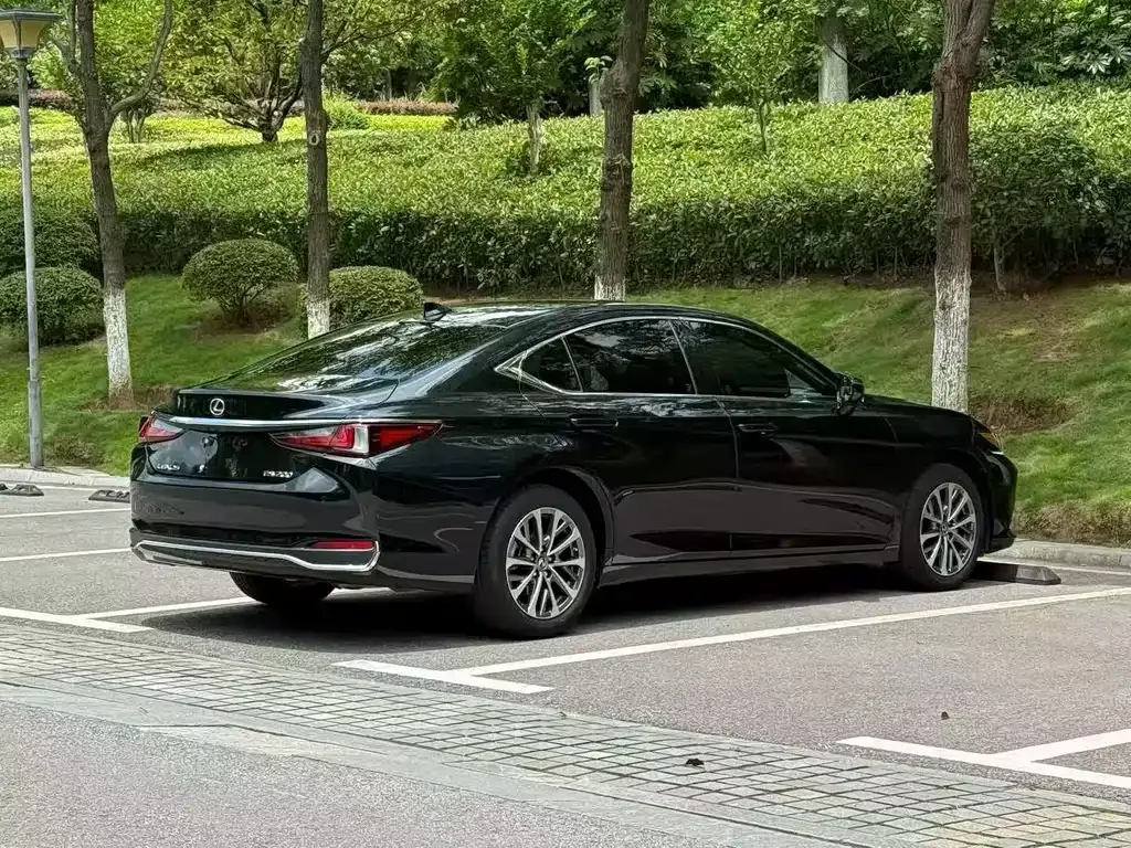 Lexus ES — фото 7