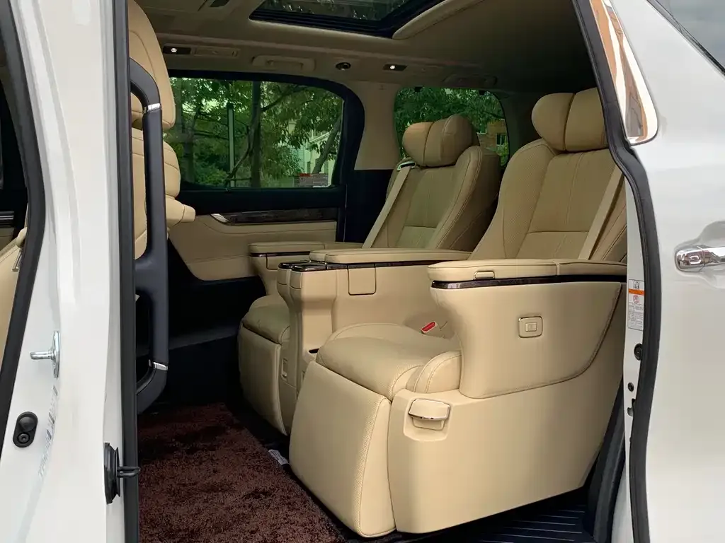 Toyota Alphard — фото 3