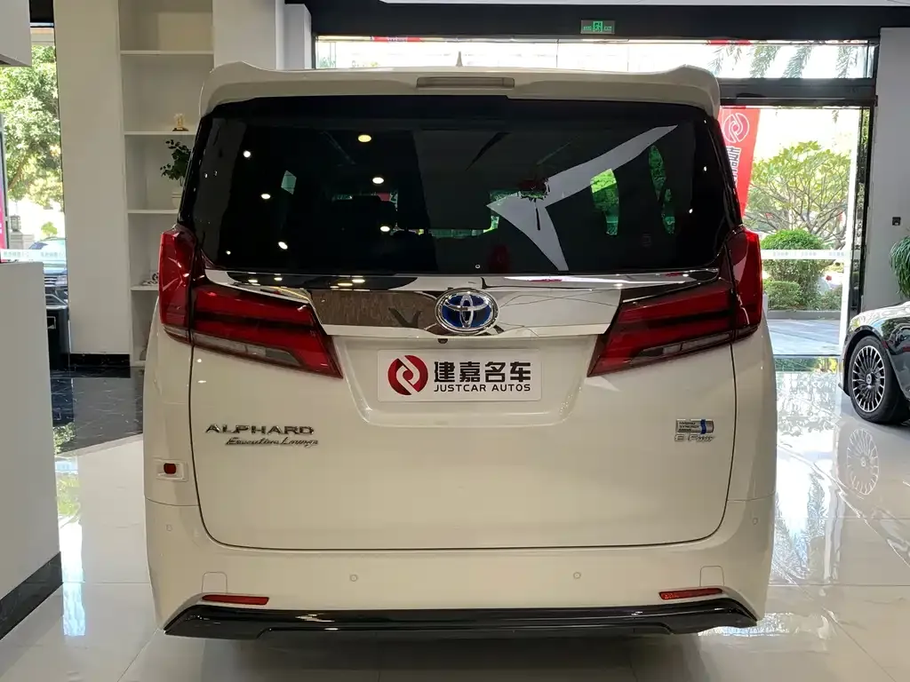 Toyota Alphard — фото 5