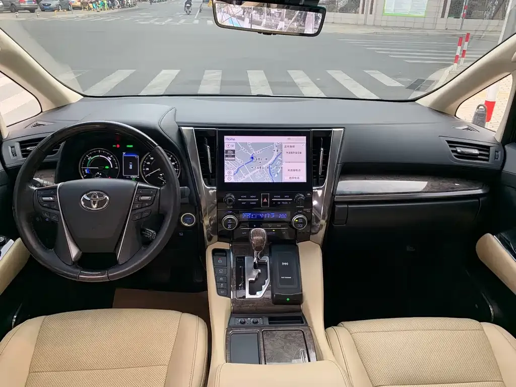 Toyota Alphard — фото 8