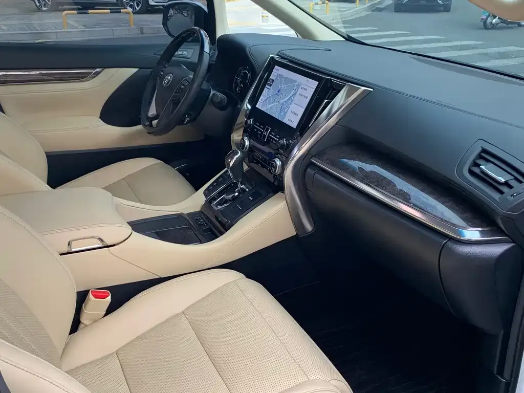 Toyota Alphard — фото 4