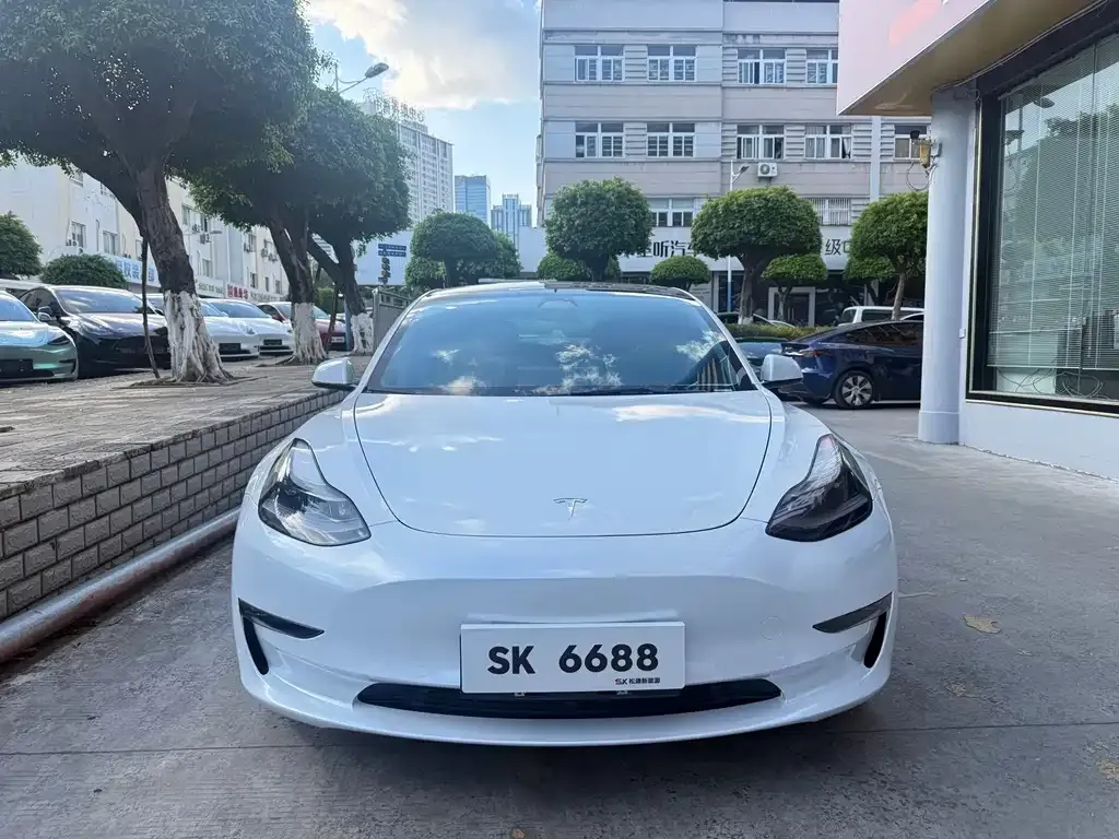 Tesla Model 3 — фото 9