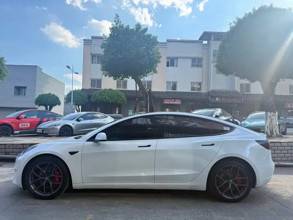 Tesla Model 3 — фото 5