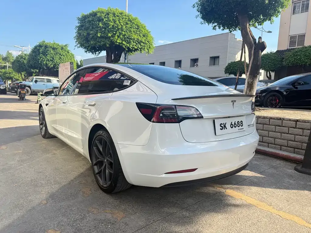 Tesla Model 3 — фото 10