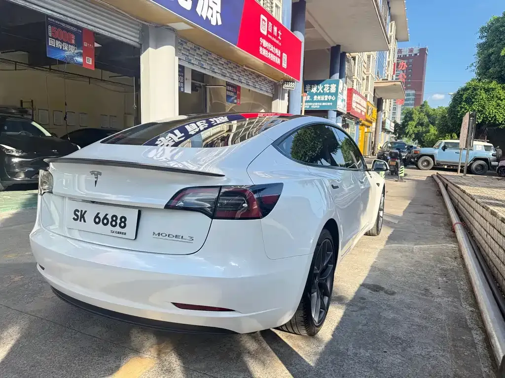 Tesla Model 3 — фото 7