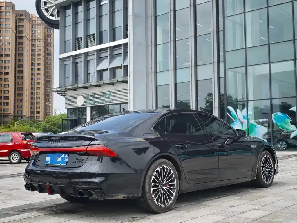 Audi A7L — фото 10