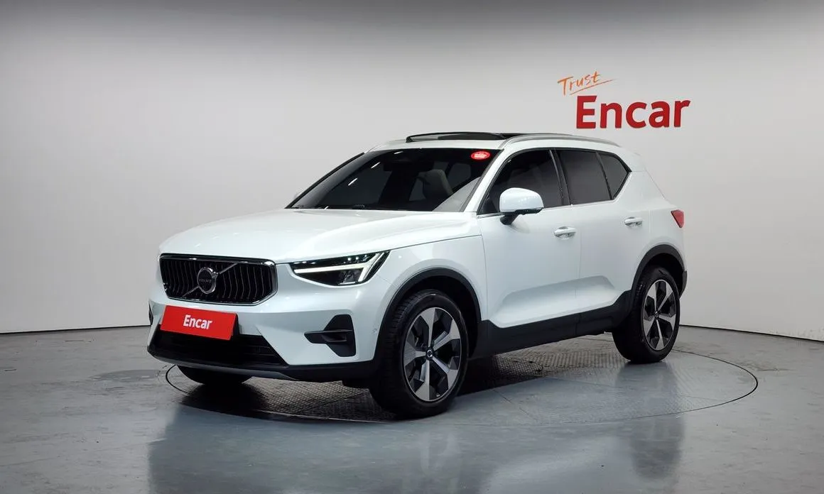 Volvo XC40 — фото 1