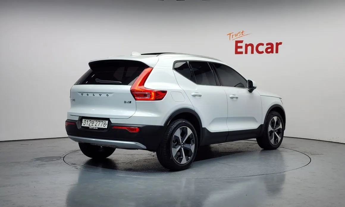 Volvo XC40 — фото 4