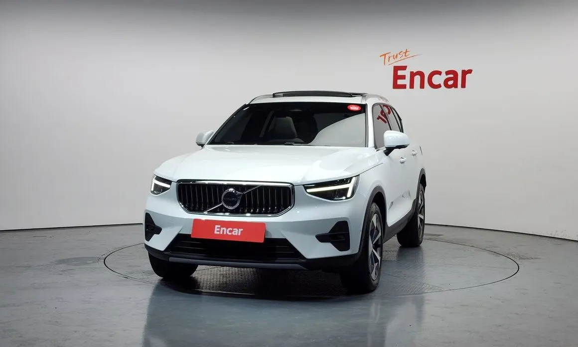 Volvo XC40 — фото 3