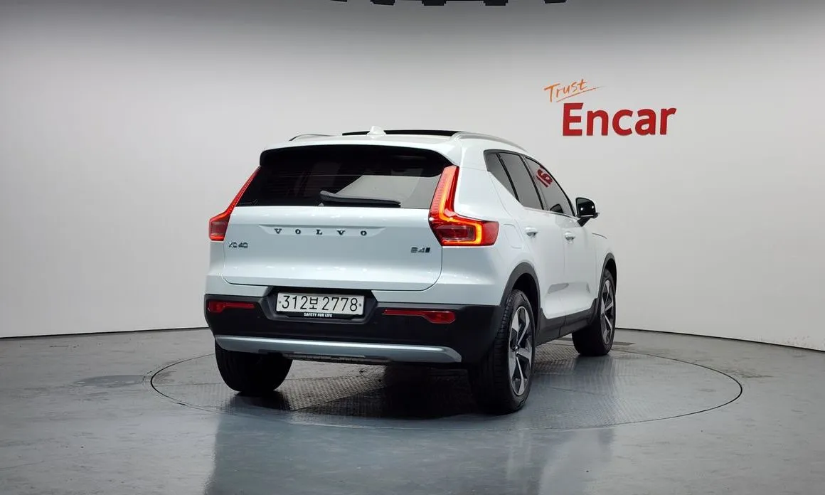 Volvo XC40 — фото 7