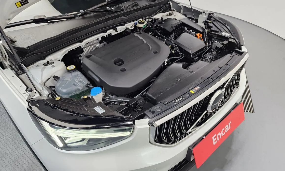 Volvo XC40 — фото 10
