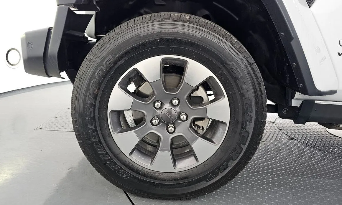 Jeep Wrangler — фото 10