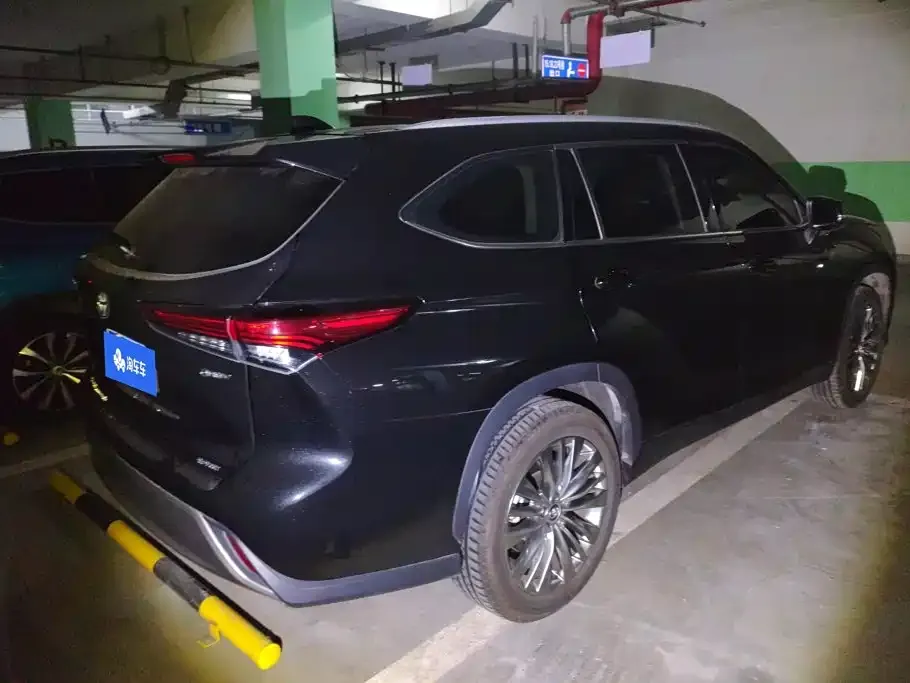 Toyota Highlander — фото 10