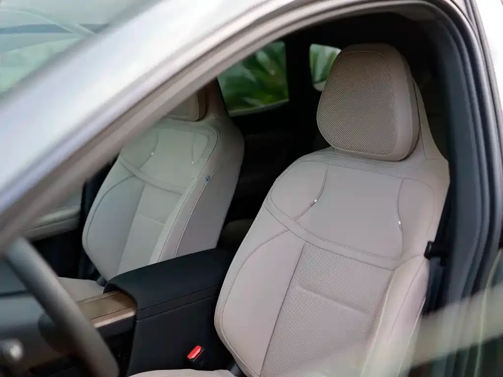 Volvo XC70 Plug-in Hybrid — фото 3