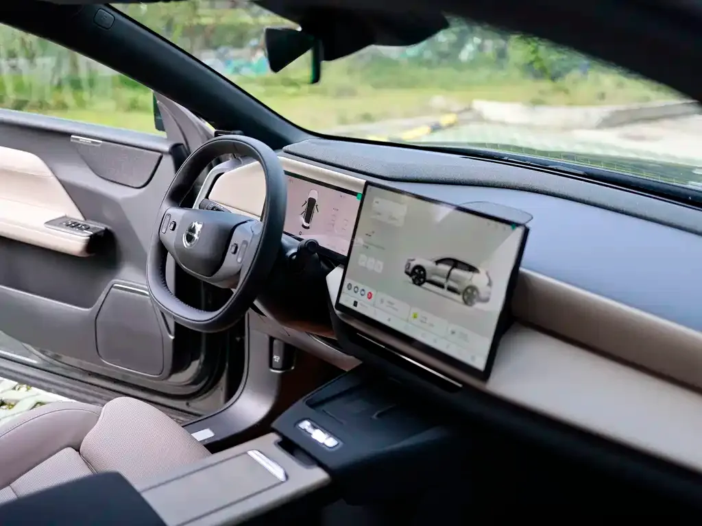 Volvo XC70 Plug-in Hybrid — фото 10