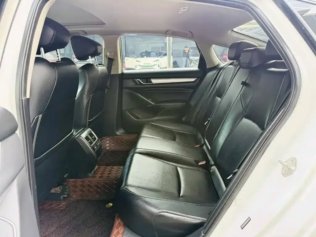 Honda Accord — фото 3