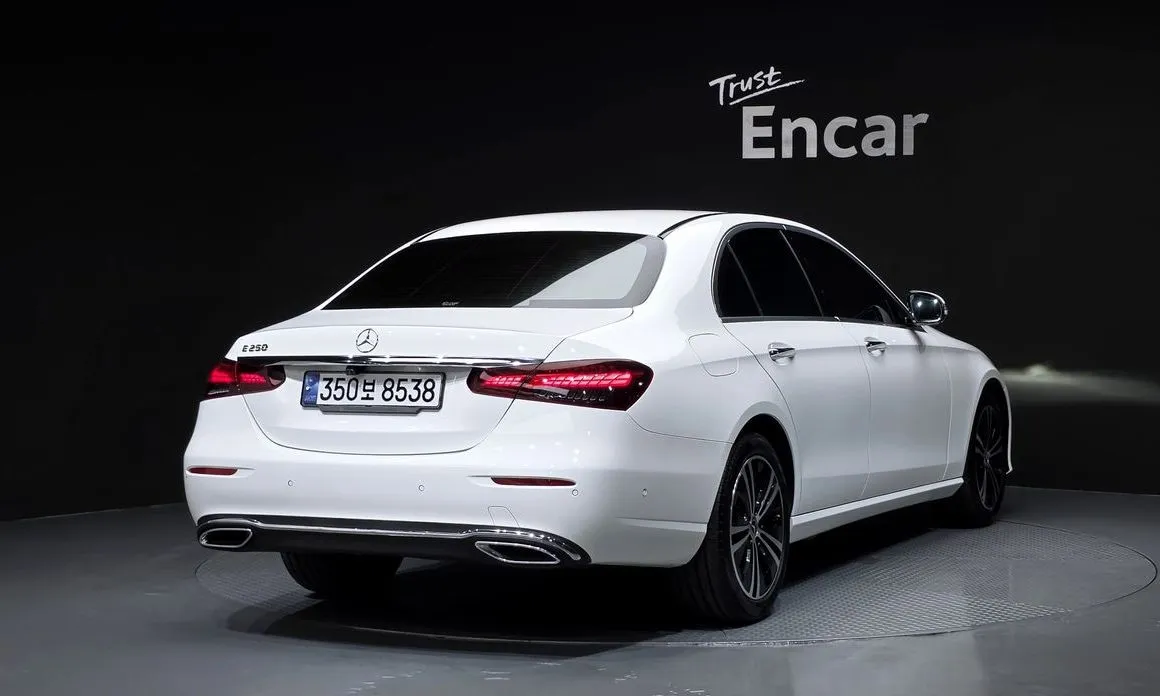 Mercedes-Benz E-Class — фото 7