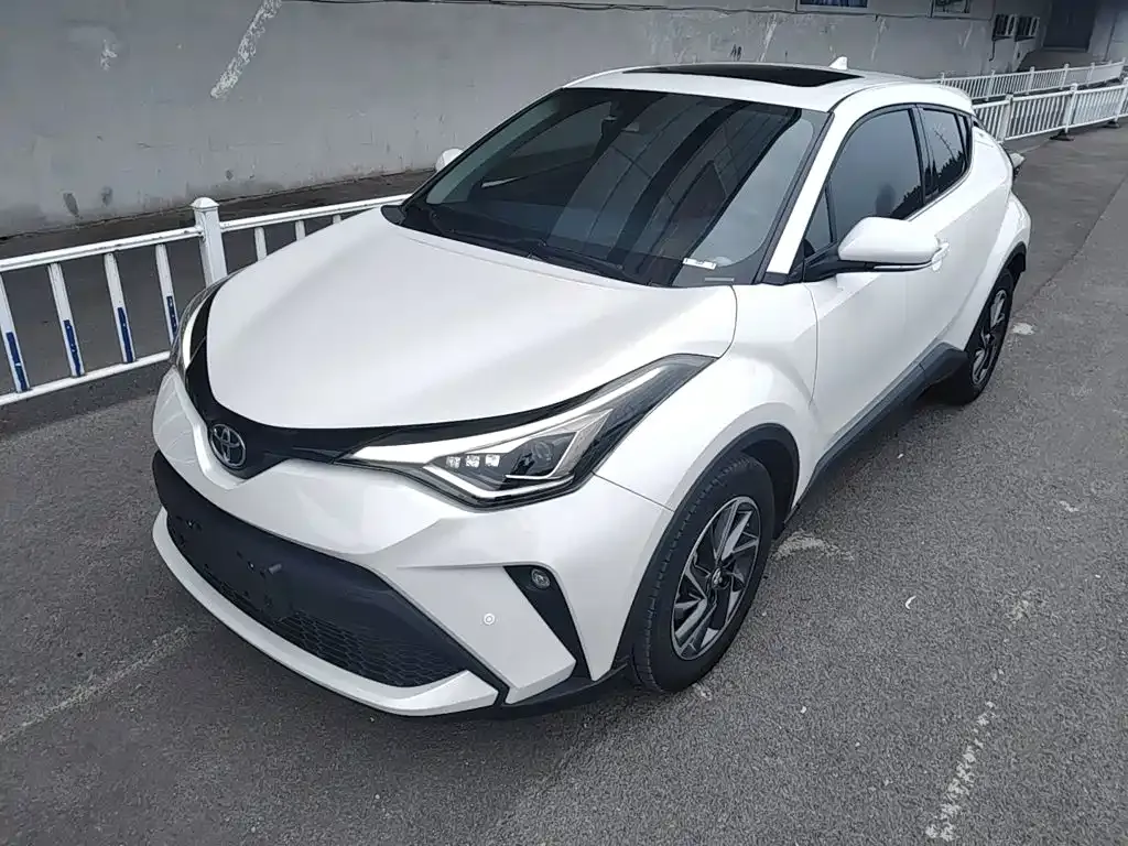 Toyota C-HR — фото 1
