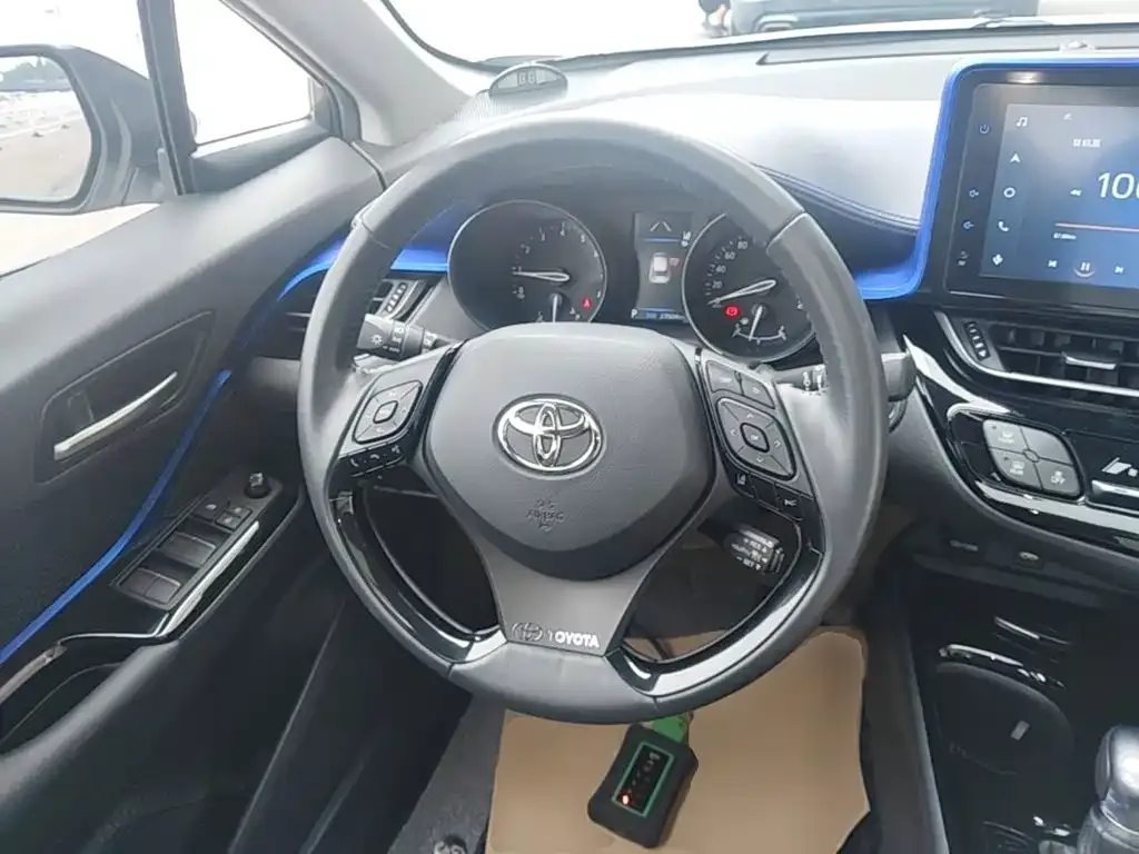 Toyota C-HR — фото 2