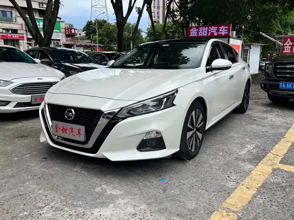 Nissan Teana — фото 1