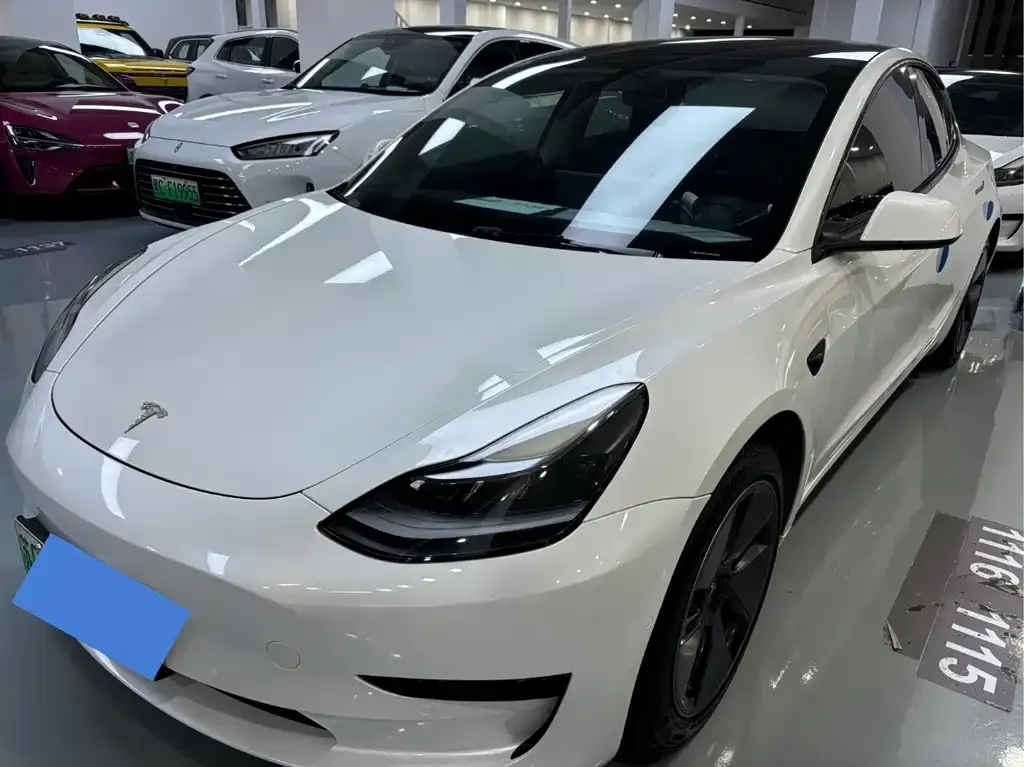 Tesla Model 3 — фото 1