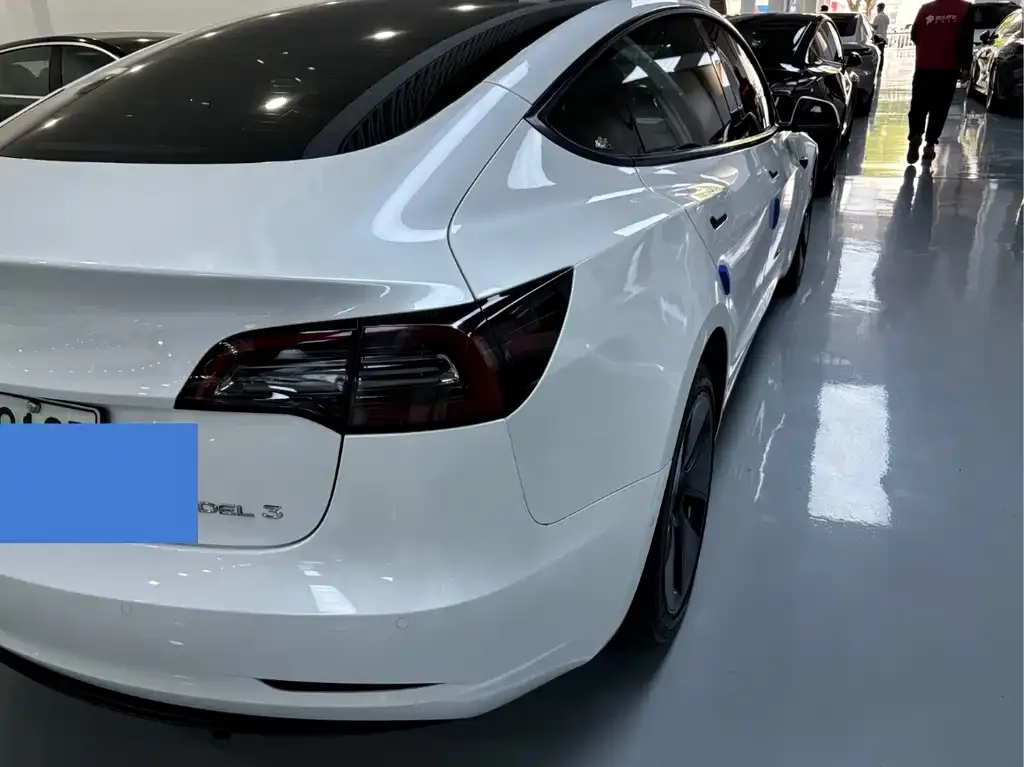 Tesla Model 3 — фото 7