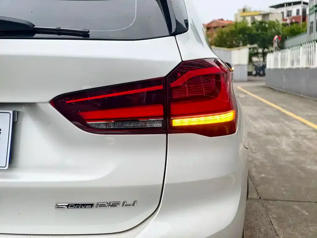BMW X1 — фото 10