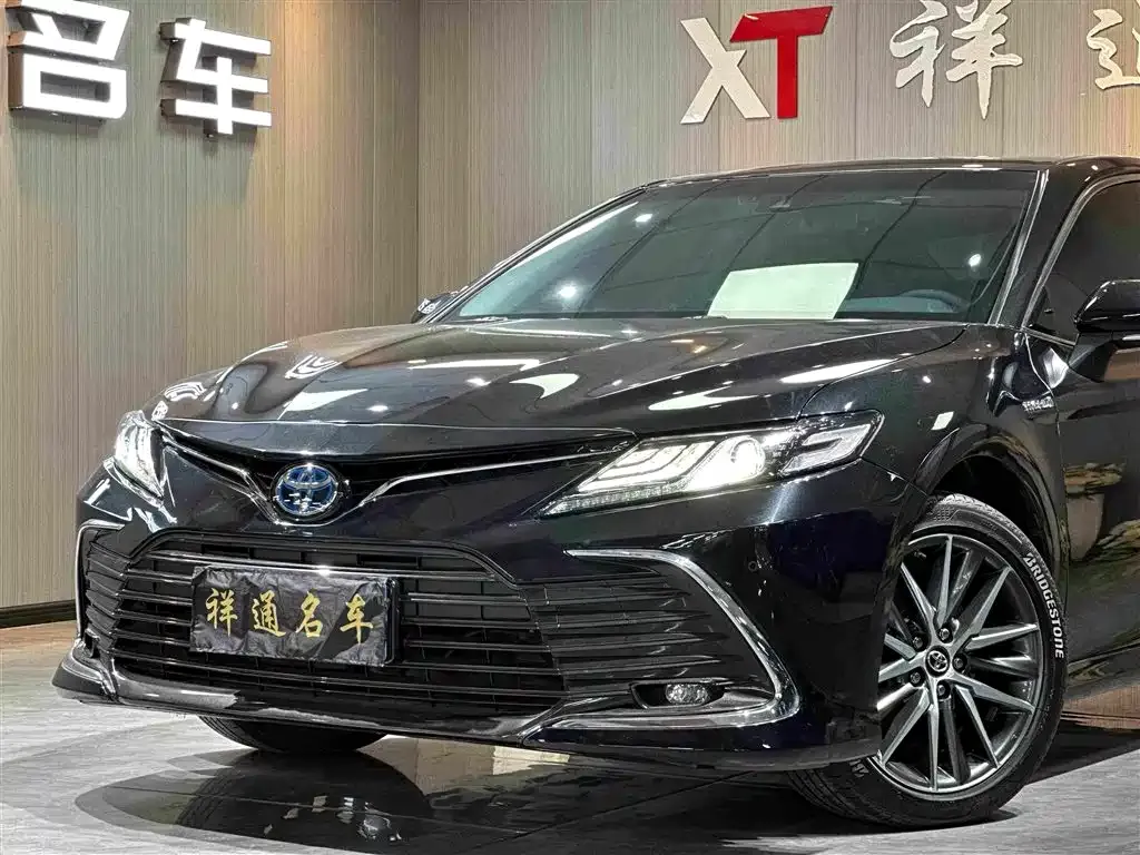Toyota Camry — фото 5