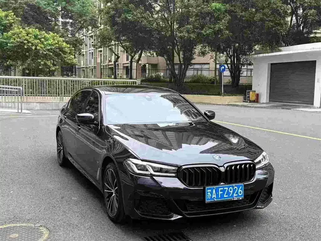BMW 5 Series — фото 1