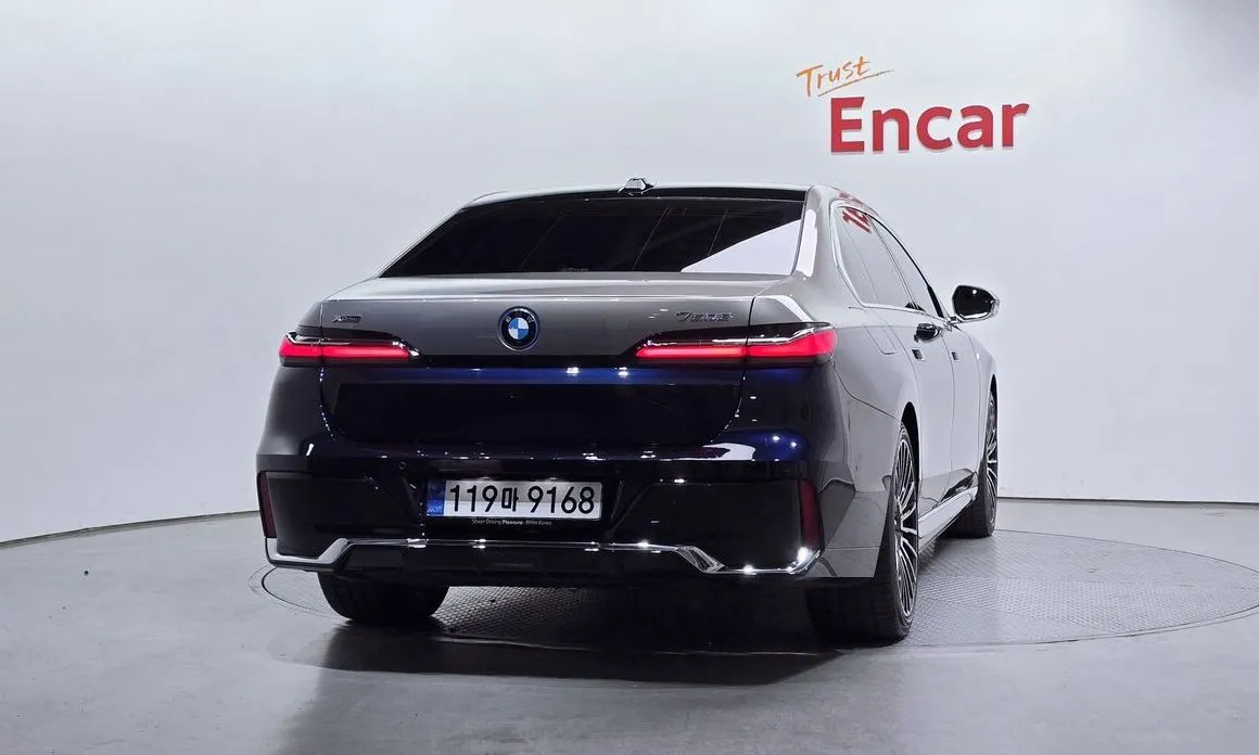BMW 7-Series — фото 5