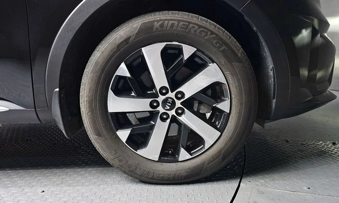 Kia Sorento — фото 8
