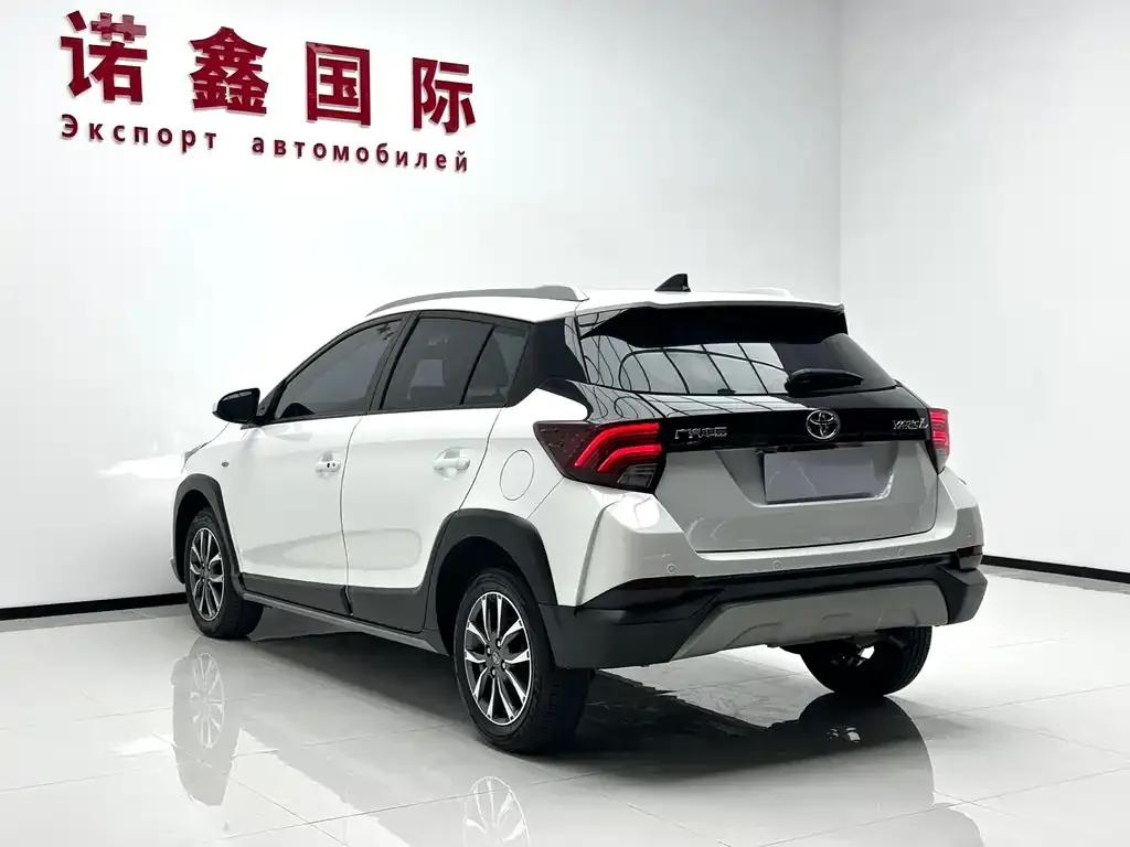 Toyota Yaris L — фото 10
