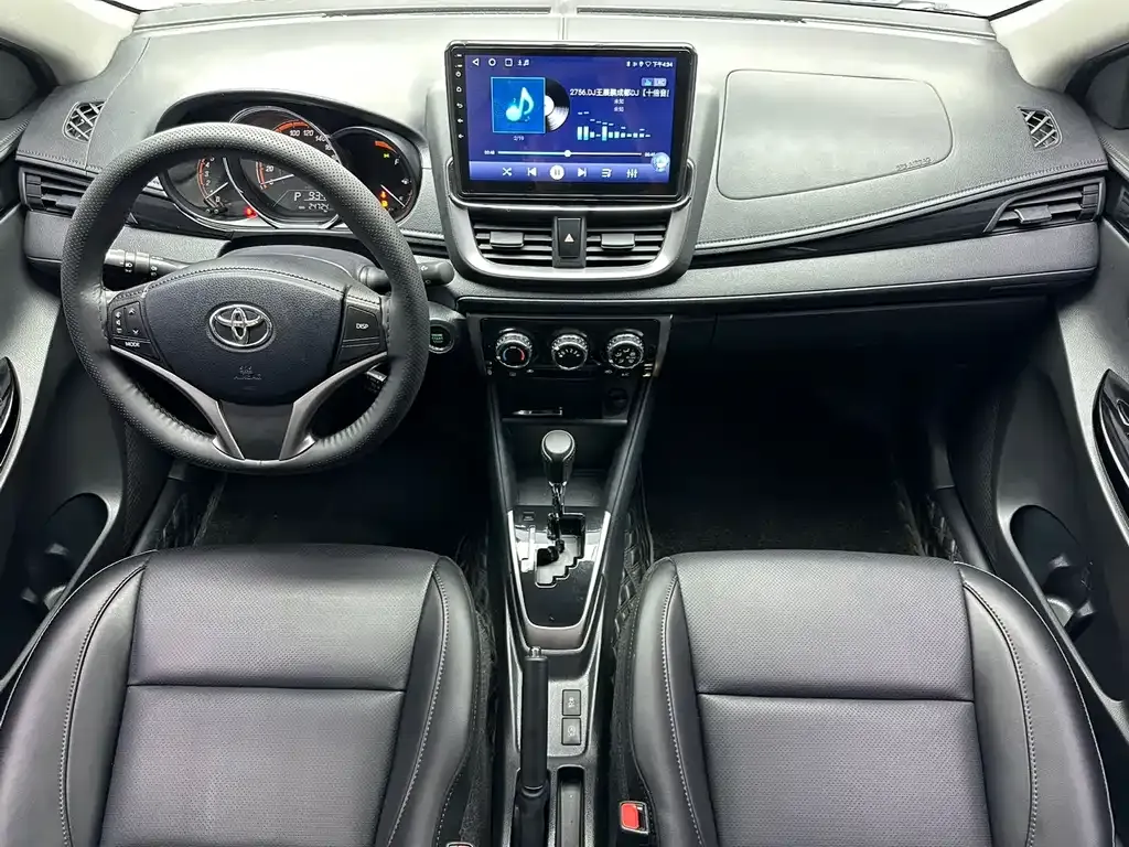Toyota Yaris L — фото 8
