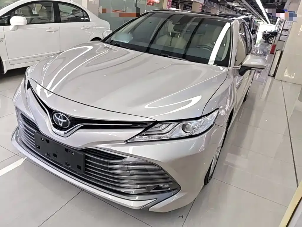 Toyota Camry — фото 10