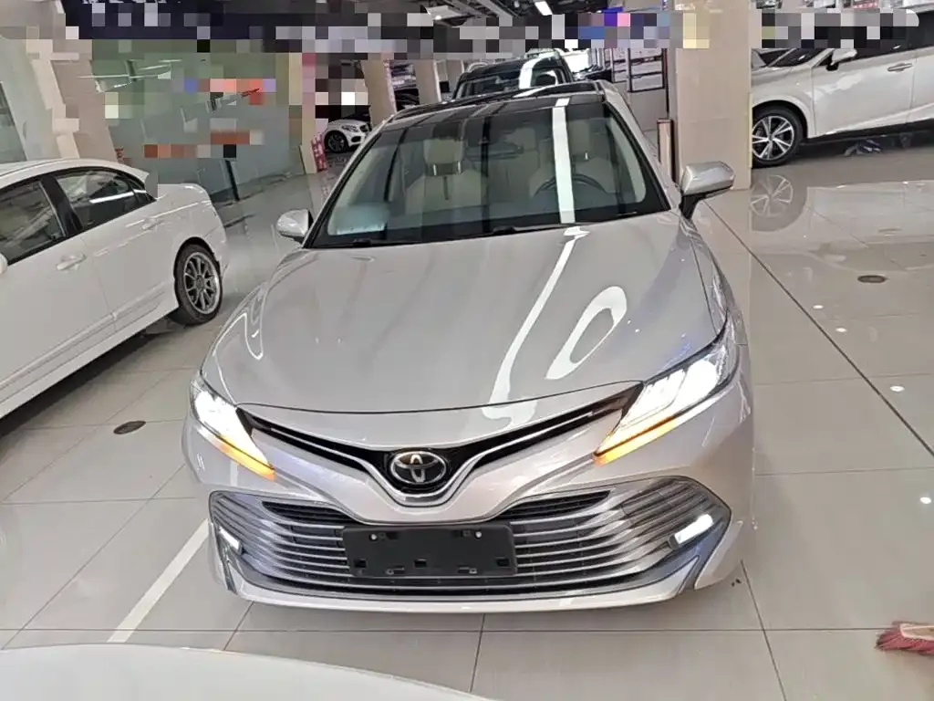 Toyota Camry — фото 8