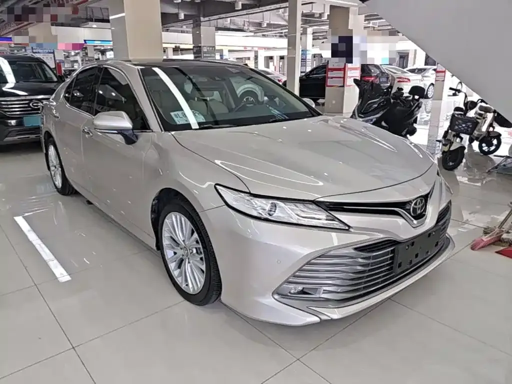 Toyota Camry — фото 6