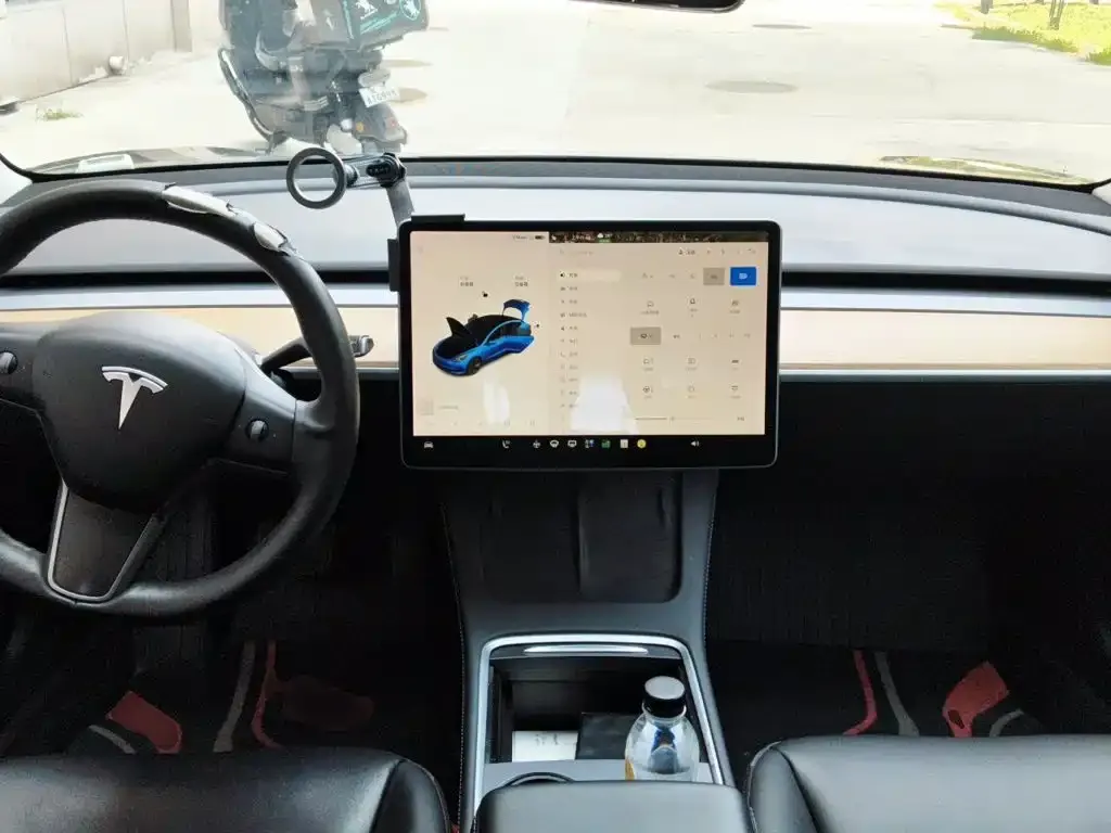Tesla Model 3 — фото 4